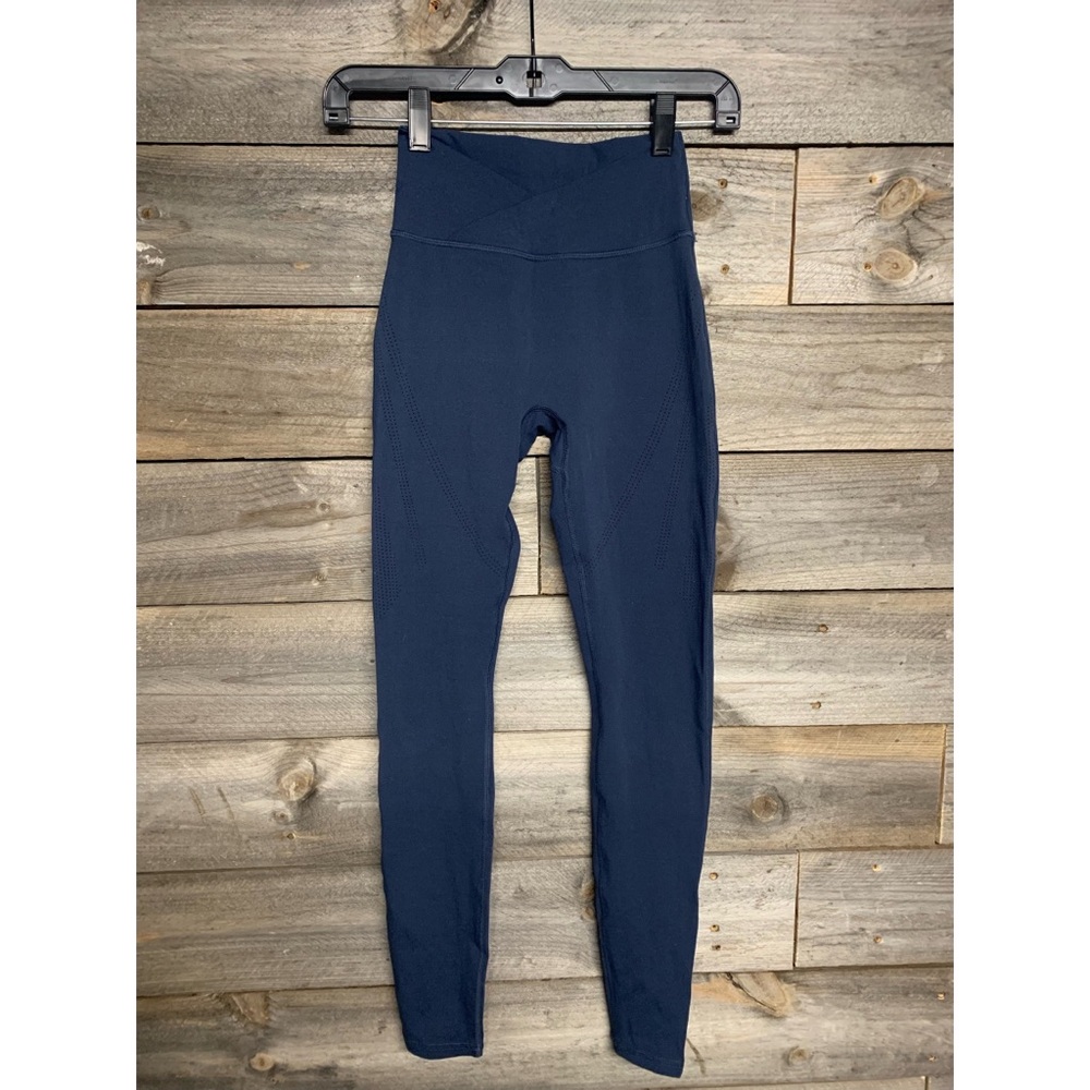 Alphalete surface legging